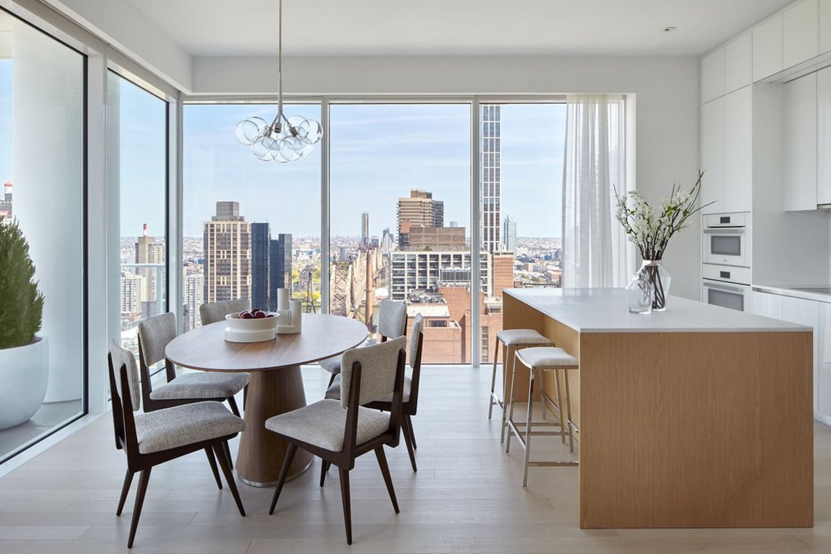 Photo for 200 East 59th Street - 200 East 59th Street Condominium in Midtown East, Manhattan