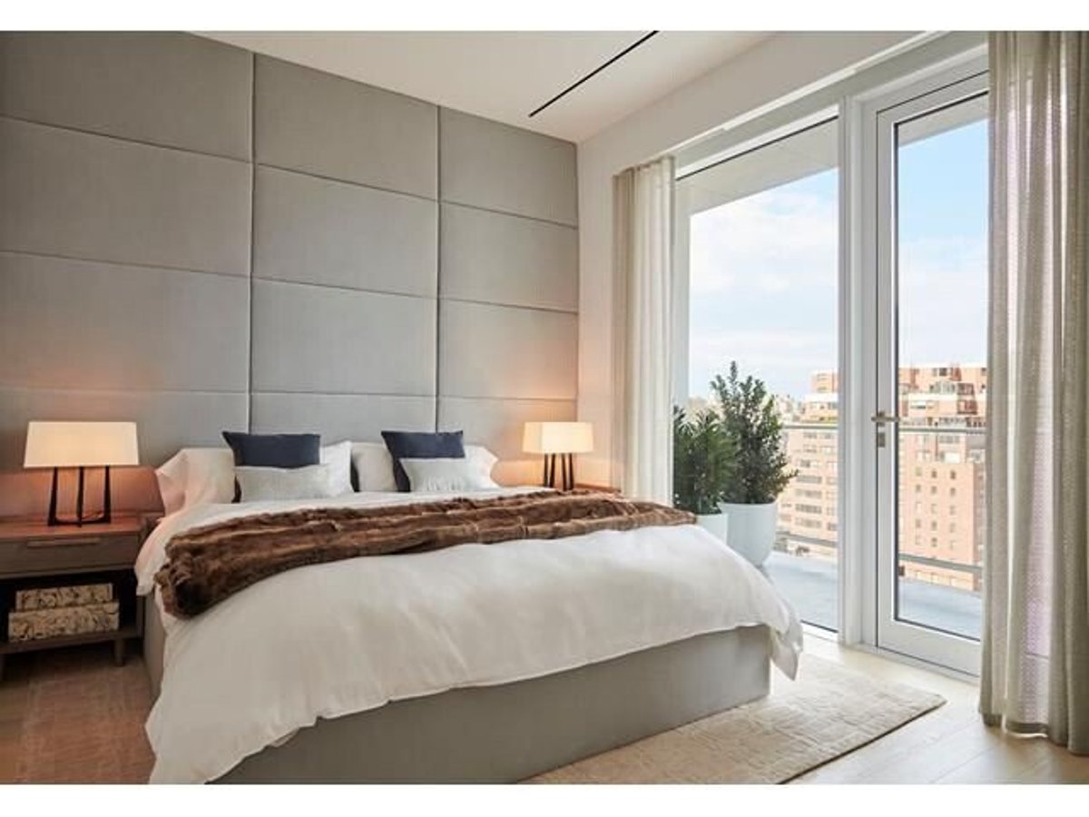 Photo for 200 East 59th Street - 200 East 59th Street Condominium in Midtown East, Manhattan