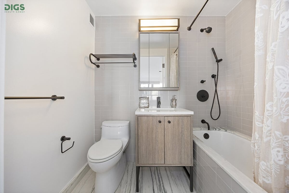 Photo for 175 W 95th Street - 175 West 95th Street Condominium in Upper West Side, Manhattan