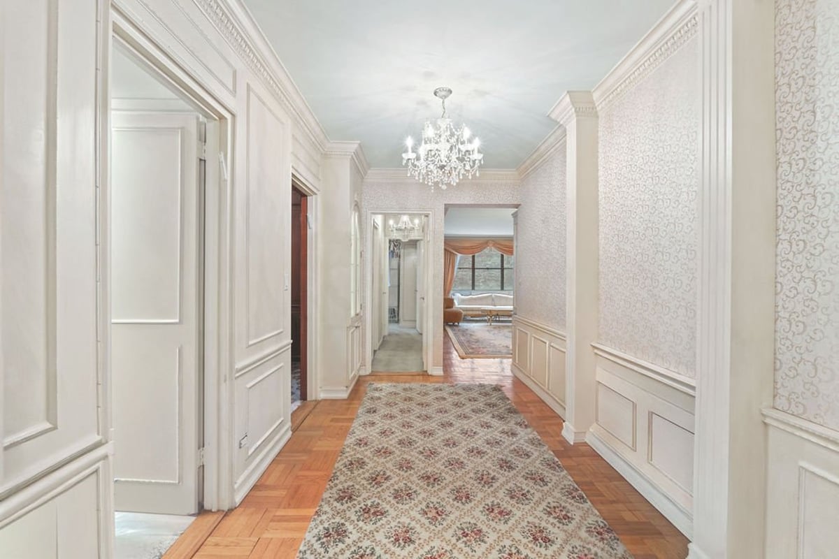 Photo for 860 Fifth Avenue - 860 5th Avenue Cooperative in Upper East Side, Manhattan