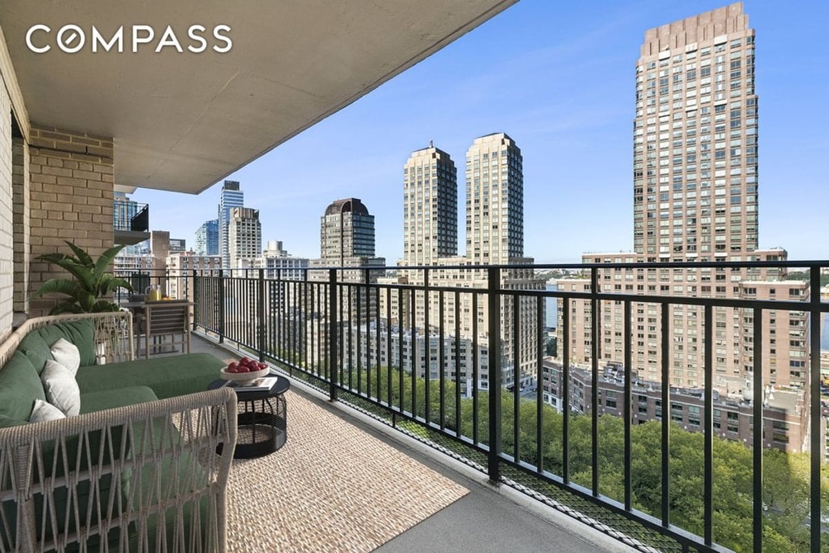 Photo for Lincoln Towers - 185 West End Avenue Condominium in Upper West Side, Manhattan
