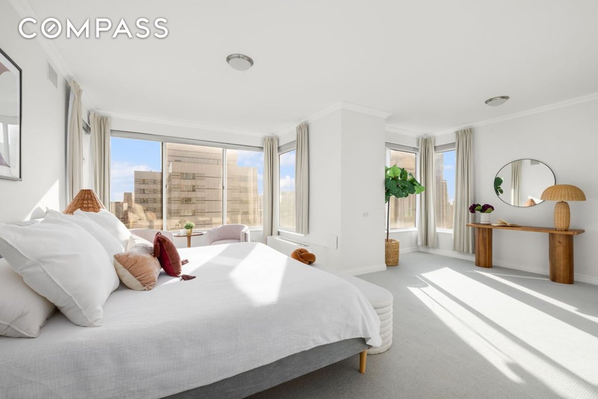 Photo for 200 East 69th Street - 200 East 69th Street Condominium in Upper East Side, Manhattan