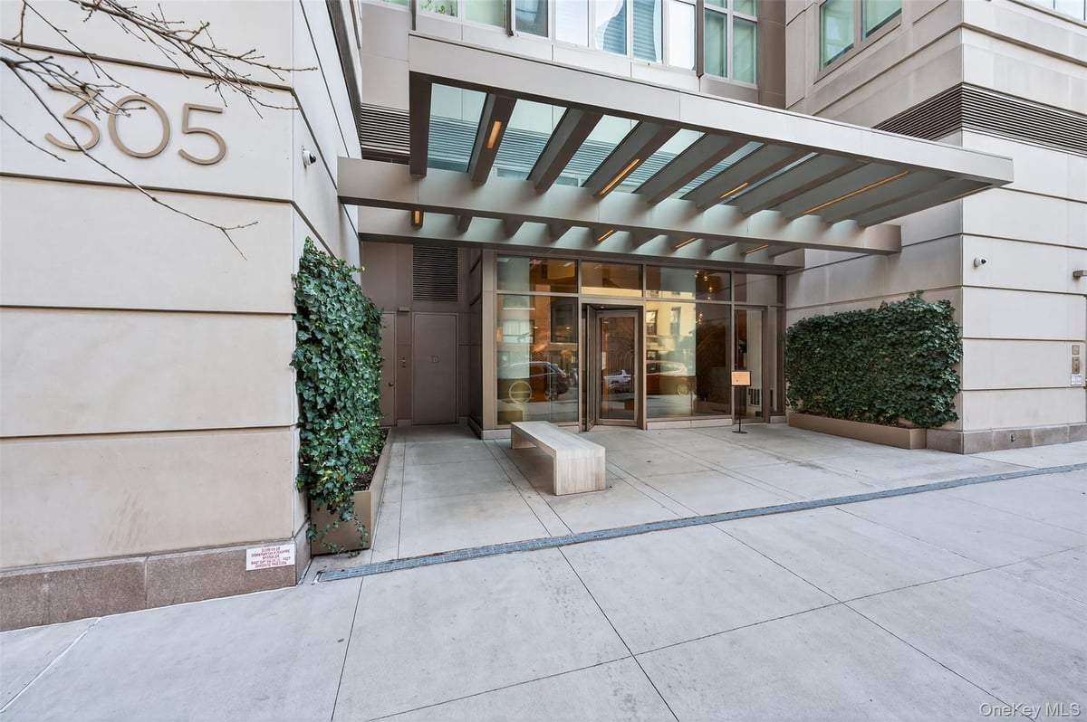 Photo for Halcyon - 305 East 51St Street Condominium in Midtown East, Manhattan