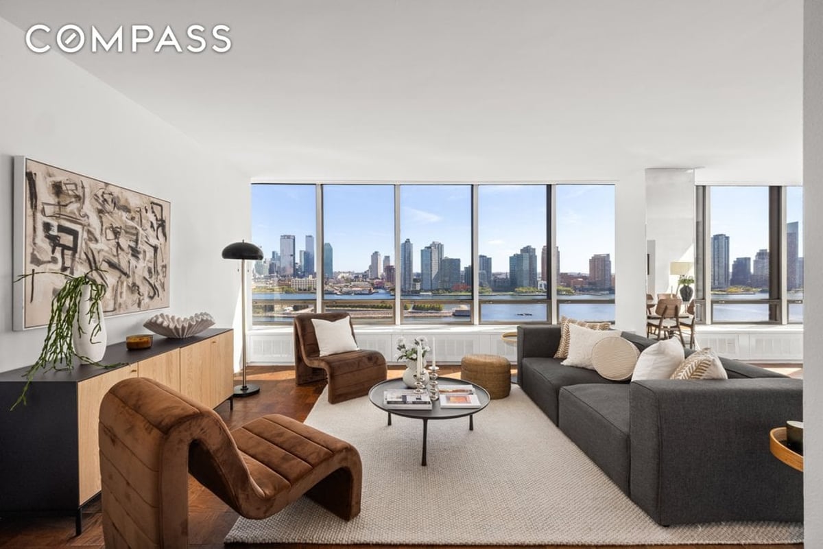 Photo for United Nations Plaza - 870 United Nations Plaza Cooperative in Midtown East, Manhattan