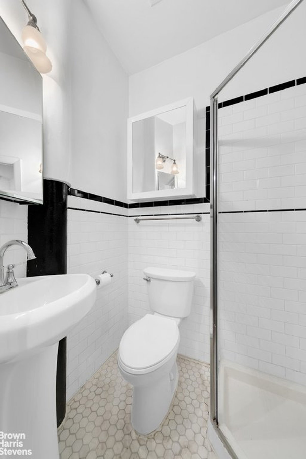 Photo for Lincoln Spencer Apartments - 140 West 69th Street Cooperative in Upper West Side, Manhattan