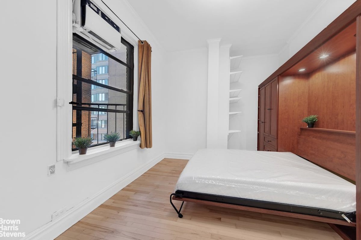 Photo for Lincoln Spencer Apartments - 140 West 69th Street Cooperative in Upper West Side, Manhattan