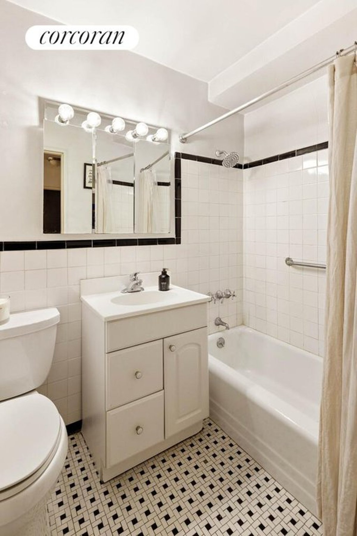 Photo for 415 East 85th Street - 415 East 85th Street Cooperative in Upper East Side, Manhattan