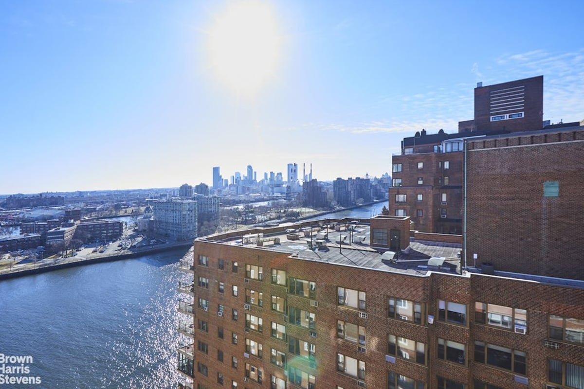 Photo for 75 East End Avenue - 75 East End Avenue Cooperative in Upper East Side, Manhattan