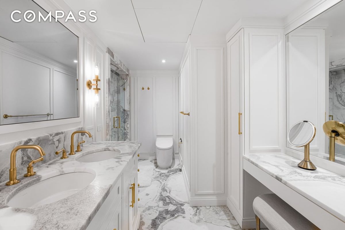 Photo for Manhattan House - 200 East 66th Street Condominium in Upper East Side, Manhattan