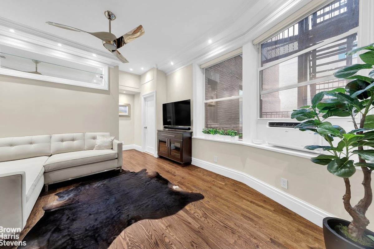 Photo for Lincoln Spencer Apartments - 140 West 69th Street Cooperative in Upper West Side, Manhattan