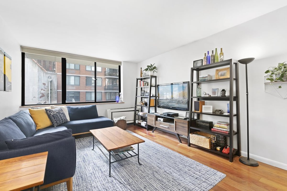 Photo for The Saratoga - 330 East 75th Street Condominium in Upper East Side, Manhattan