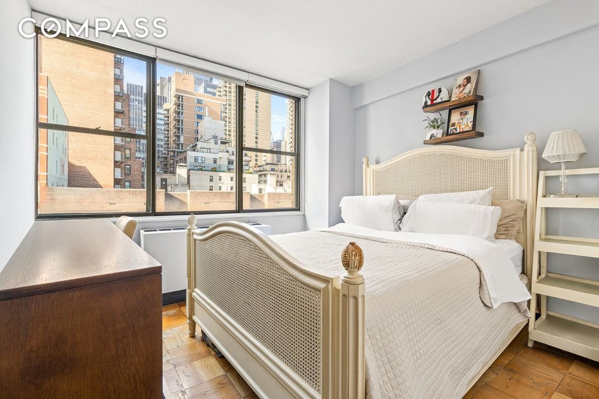 Photo for The Delegate - 301 East 45th Street Condominium in Midtown East, Manhattan
