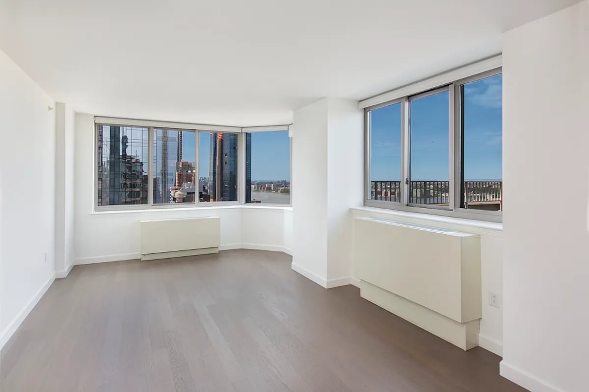 Photo for Hudson Landing - 561 10th Avenue Rental Building in x27;s Kitchen, Manhattan