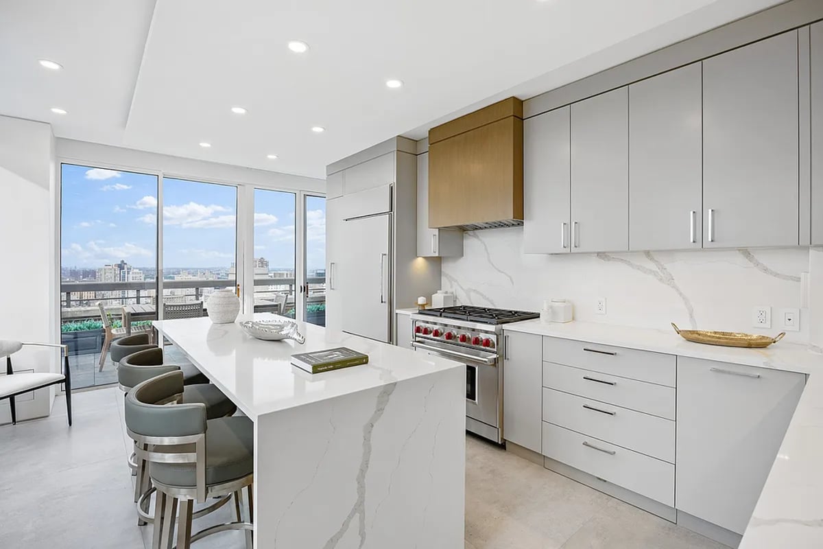 Photo for The Oxford - 422 East 72nd Street Condominium in Upper East Side, Manhattan