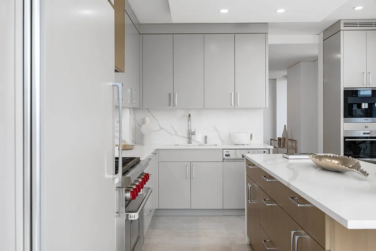 Photo for The Oxford - 422 East 72nd Street Condominium in Upper East Side, Manhattan