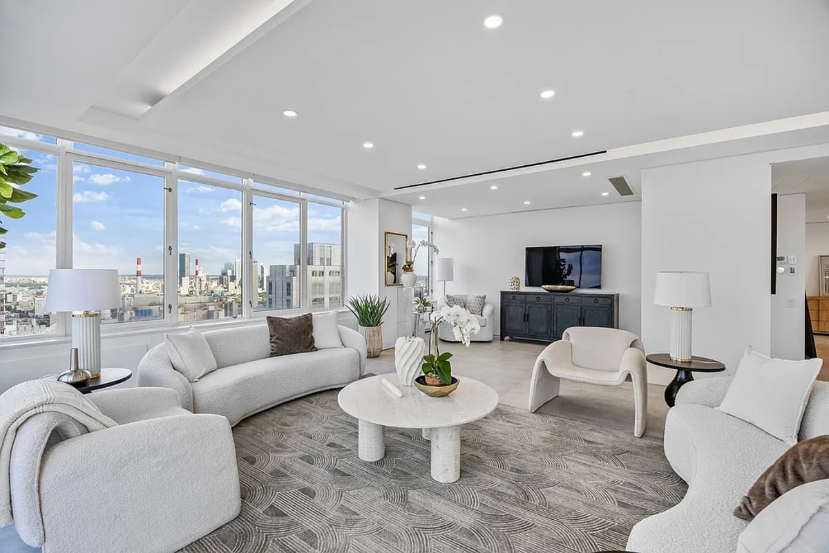 Photo for The Oxford - 422 East 72nd Street Condominium in Upper East Side, Manhattan