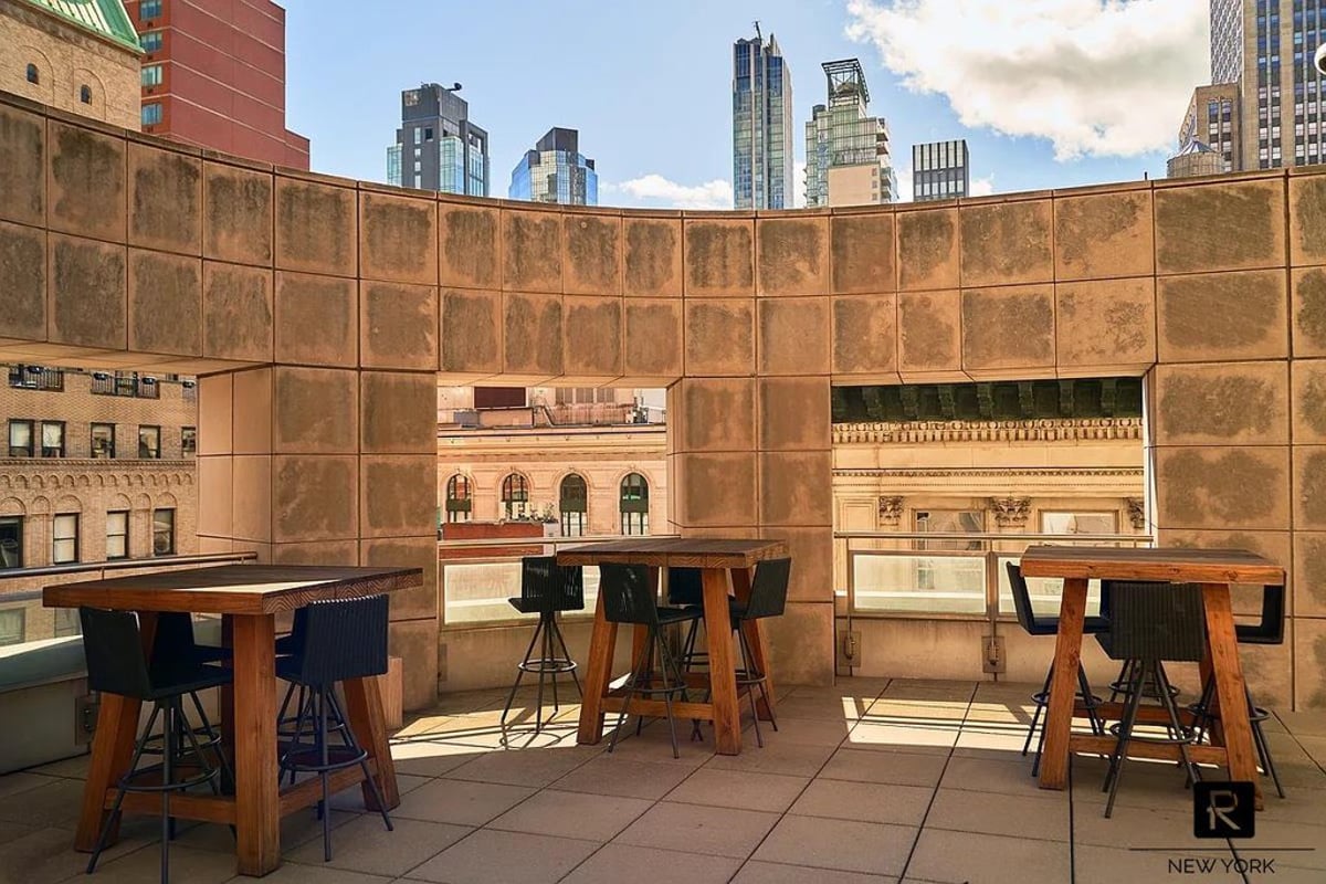 Photo for The Residences at 400 Fifth Avenue - 400 Fifth Avenue Condominium in Murray Hill, Manhattan