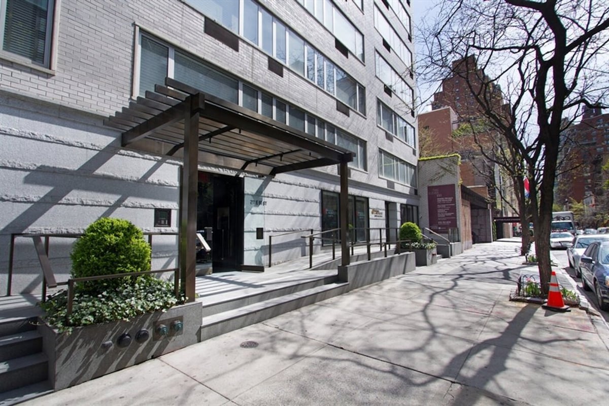 Photo for 211 East 51st Street - 211 East 51St Street Condominium in Turtle Bay, Manhattan