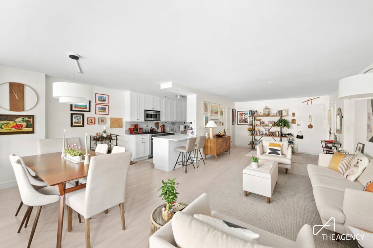 Photo for Lincoln Towers - 185 West End Avenue Condominium in Upper West Side, Manhattan