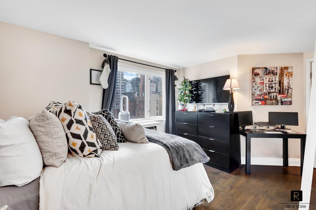 Photo for 211 East 51st Street - 211 East 51St Street Condominium in Turtle Bay, Manhattan