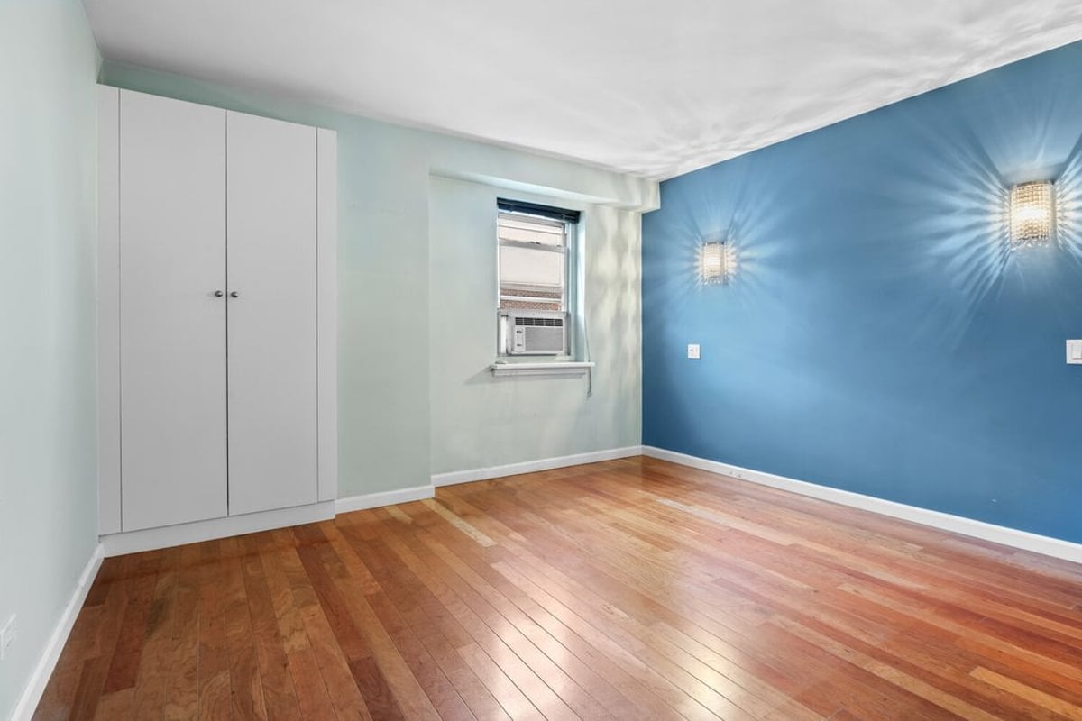 Photo for The Warren House Condominium - 155 East 34th Street      (Old #C840247) Condominium in Murray Hill, Manhattan