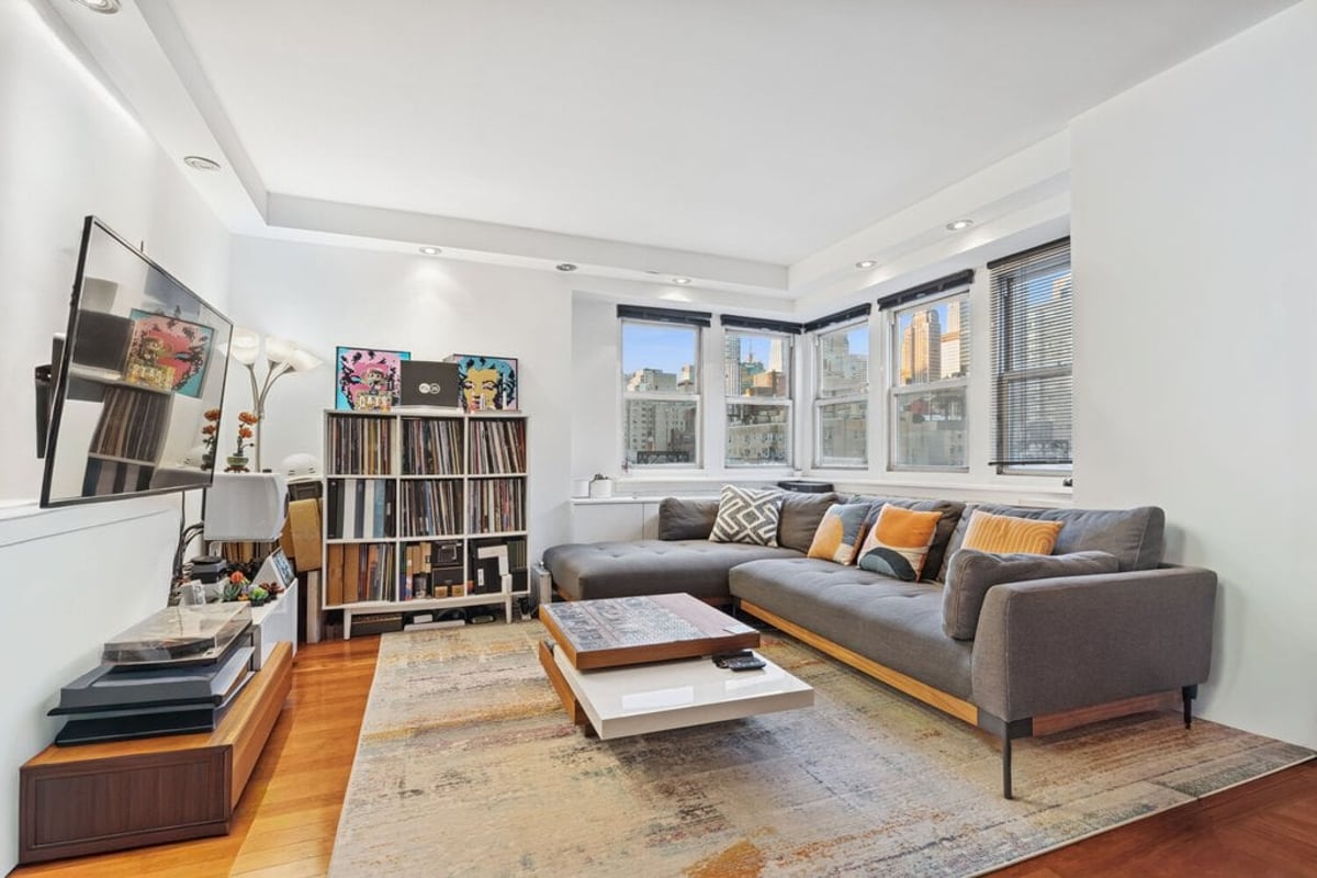 Photo for The Warren House Condominium - 155 East 34th Street      (Old #C840247) Condominium in Murray Hill, Manhattan