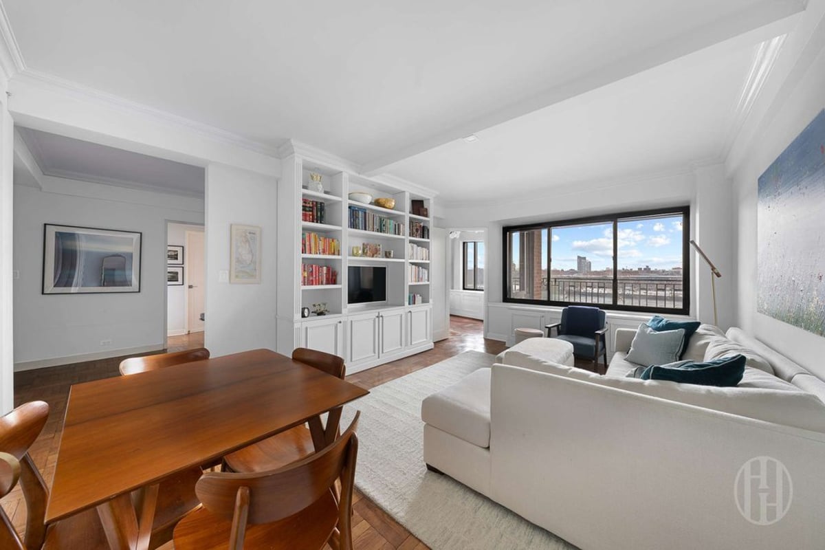 Photo for 45 East End Avenue - 45 East End Avenue Cooperative in Upper East Side, Manhattan