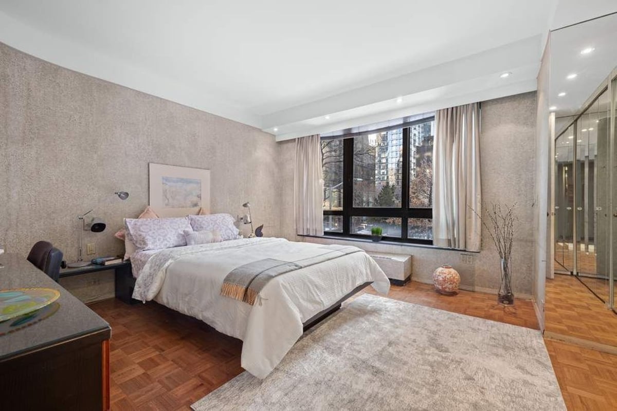 Photo for 100 United Nations Plaza - 100  United Nations Plaza Condominium in Midtown East, Manhattan