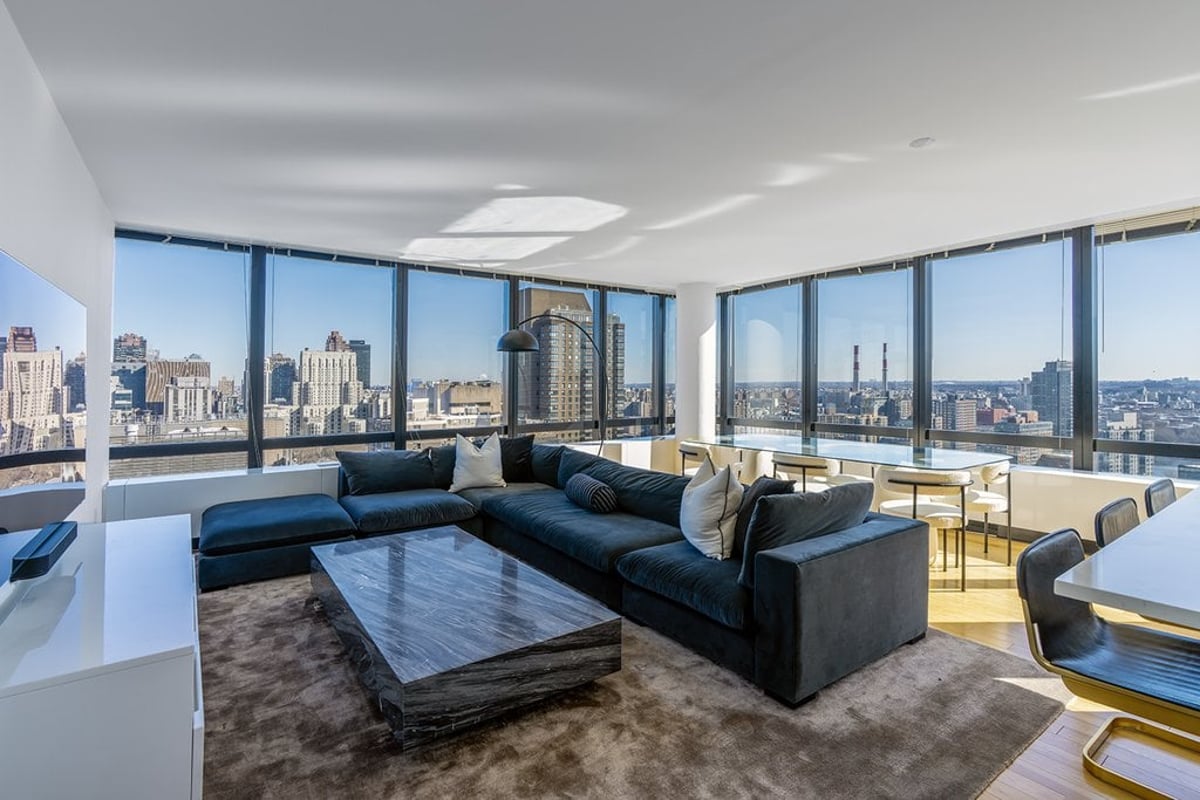 Photo for Two Sutton Place North - 1113 York Avenue Rental Building in Lenox Hill, Manhattan