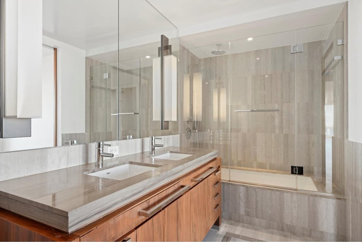 Photo for The Residences at 400 Fifth Avenue - 400 Fifth Avenue Condominium in Murray Hill, Manhattan