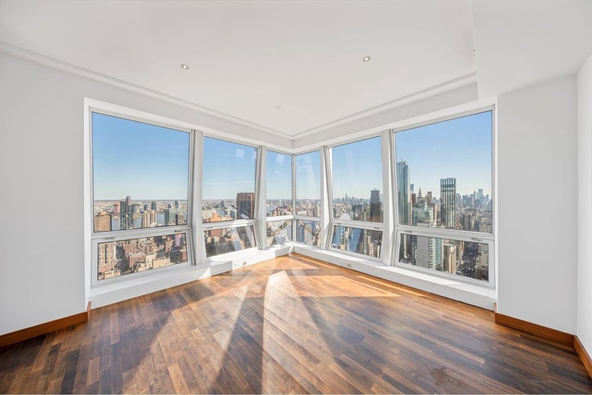 Photo for The Residences at 400 Fifth Avenue - 400 Fifth Avenue Condominium in Murray Hill, Manhattan