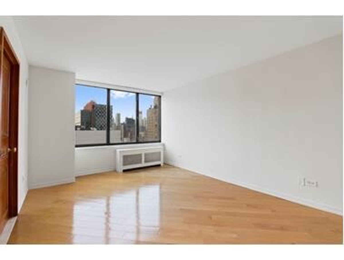 Photo for The Oxford - 422 East 72nd Street Condominium in Upper East Side, Manhattan