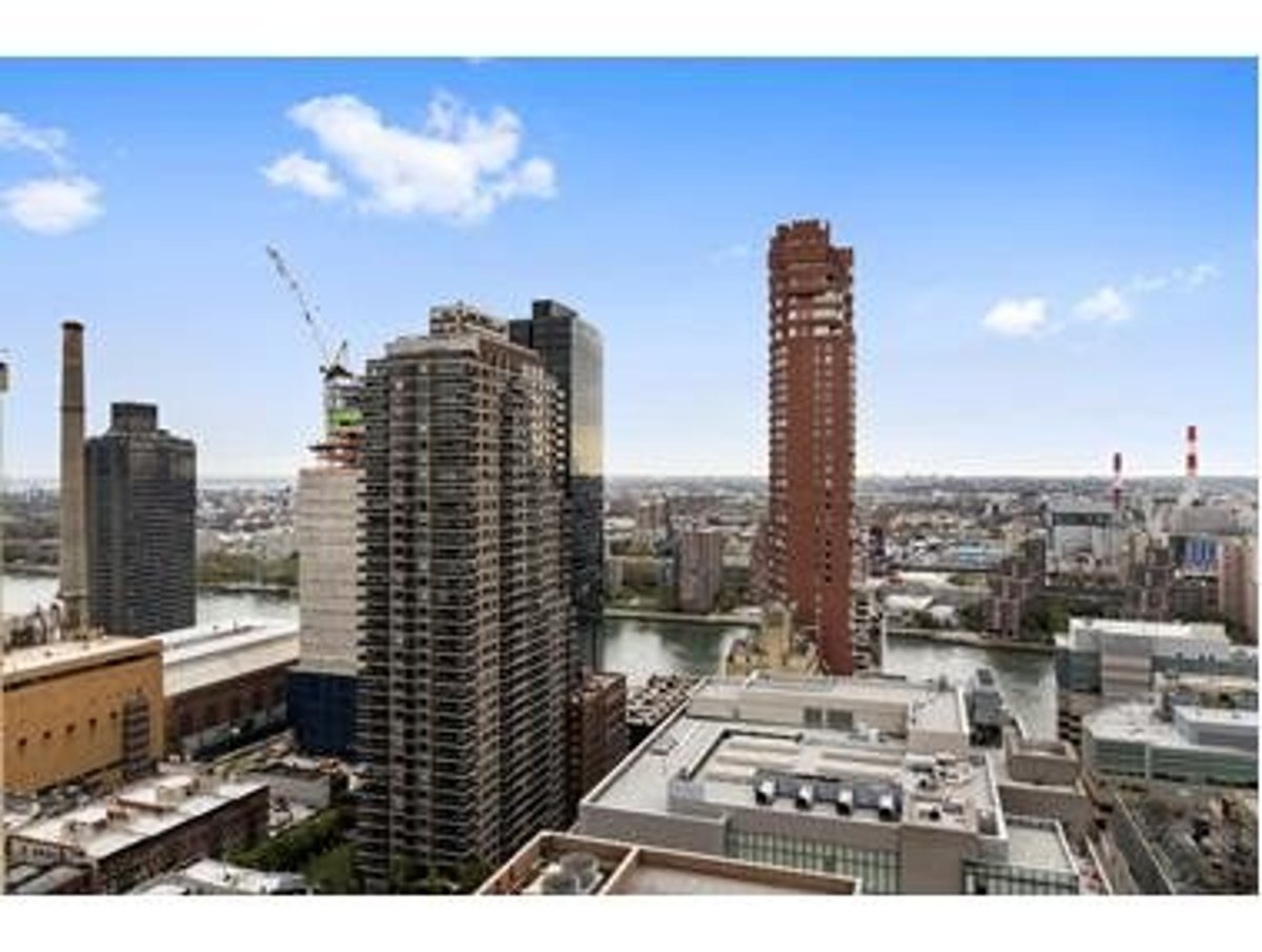 Photo for The Oxford - 422 East 72nd Street Condominium in Upper East Side, Manhattan