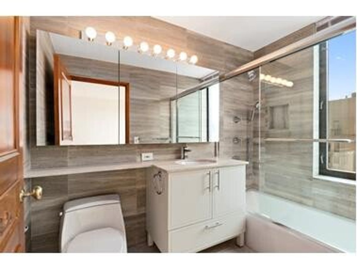 Photo for The Oxford - 422 East 72nd Street Condominium in Upper East Side, Manhattan