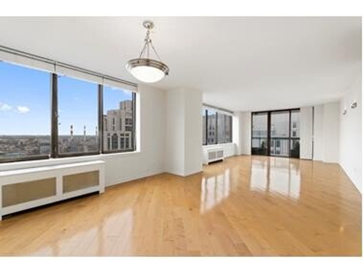 Photo for The Oxford - 422 East 72nd Street Condominium in Upper East Side, Manhattan