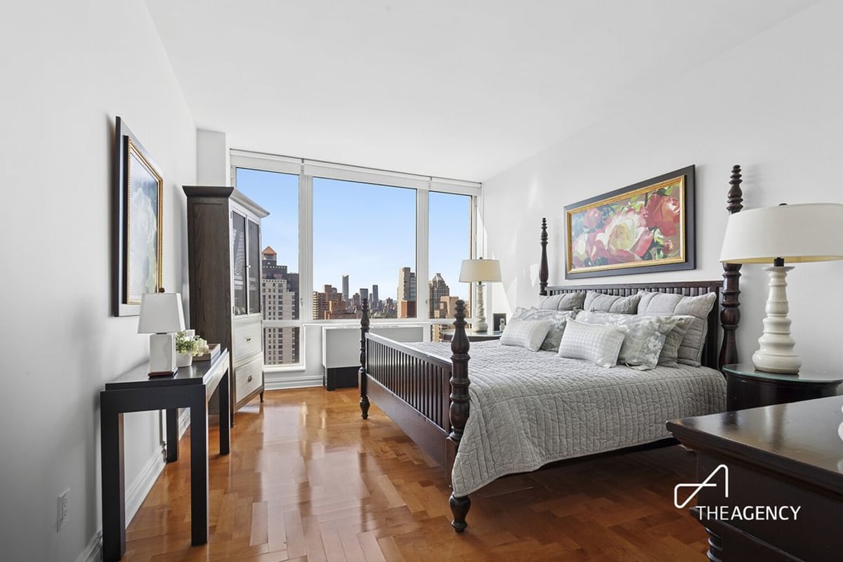 Photo for Bridge Tower Place - 401 East 60th Street Condominium in Upper East Side, Manhattan