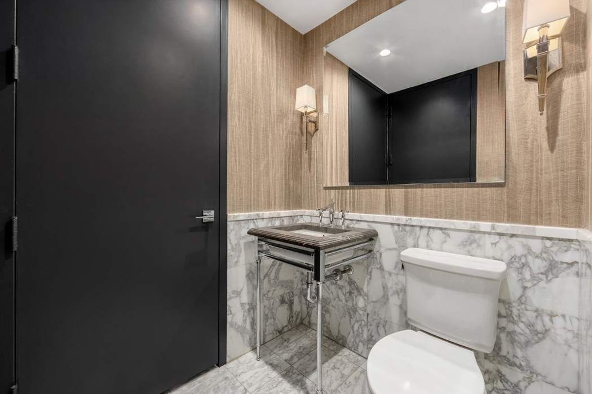 Photo for Bridge Tower Place - 401 East 60th Street Condominium in Upper East Side, Manhattan