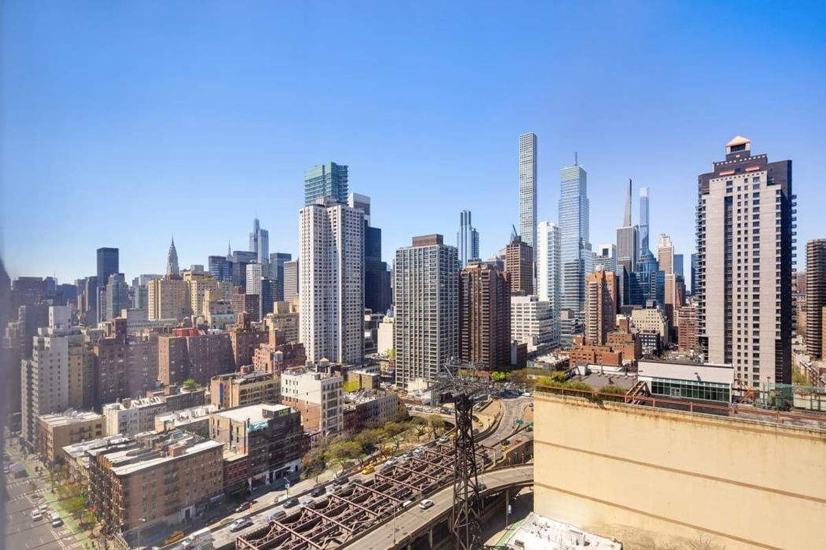 Photo for Bridge Tower Place - 401 East 60th Street Condominium in Upper East Side, Manhattan