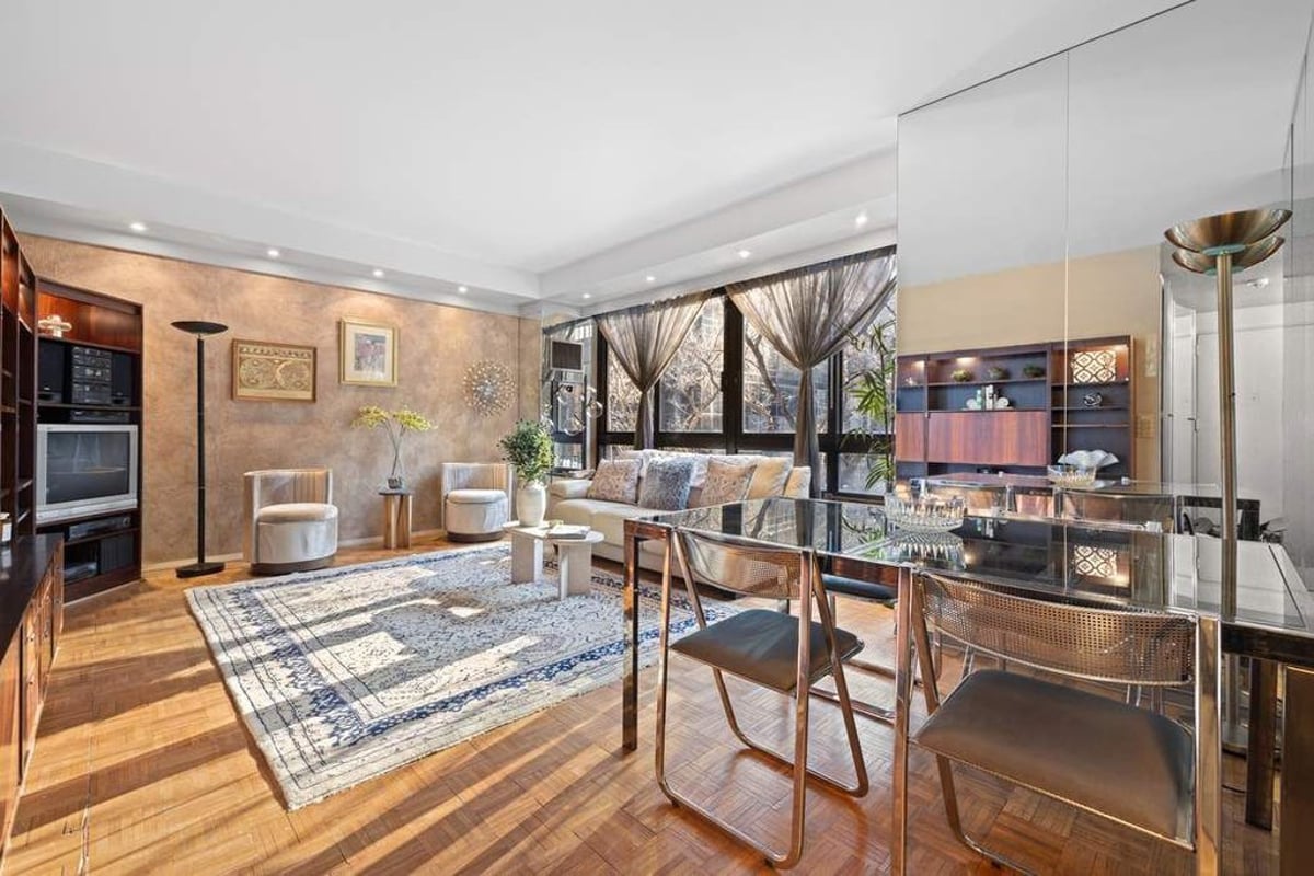 Photo for 100 United Nations Plaza - 100  United Nations Plaza Condominium in Midtown East, Manhattan