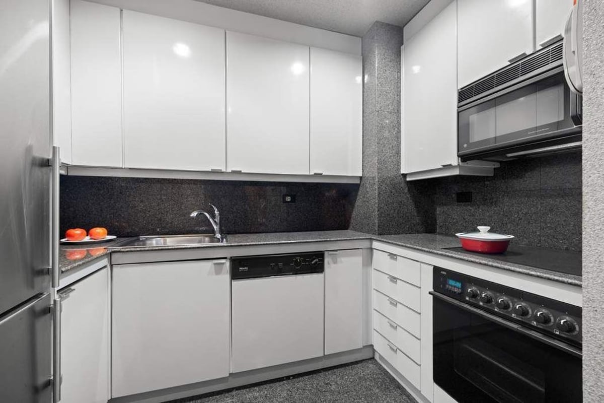 Photo for 100 United Nations Plaza - 100  United Nations Plaza Condominium in Midtown East, Manhattan