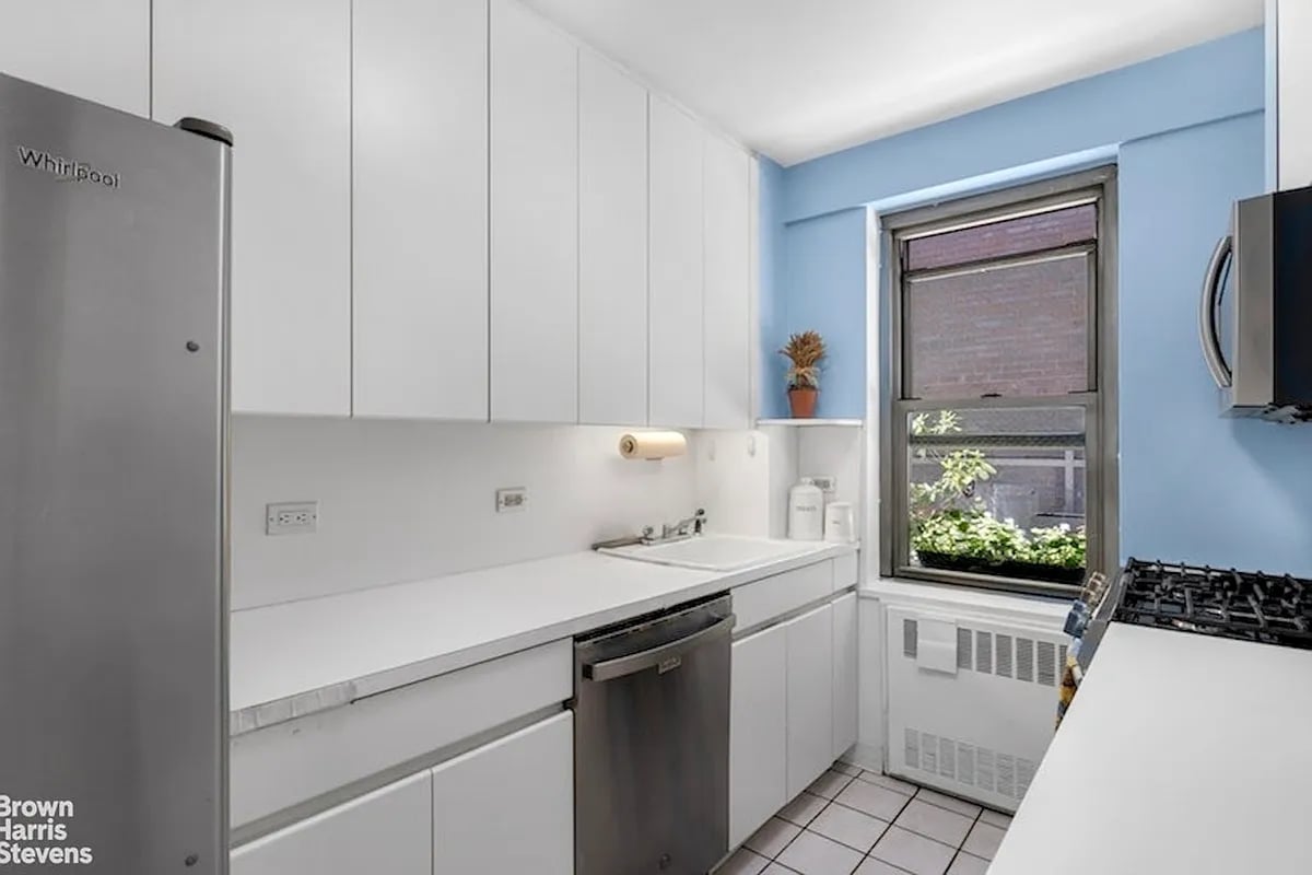 Photo for Sutton Gardens - 420 East 55th Street Cooperative in Midtown East, Manhattan