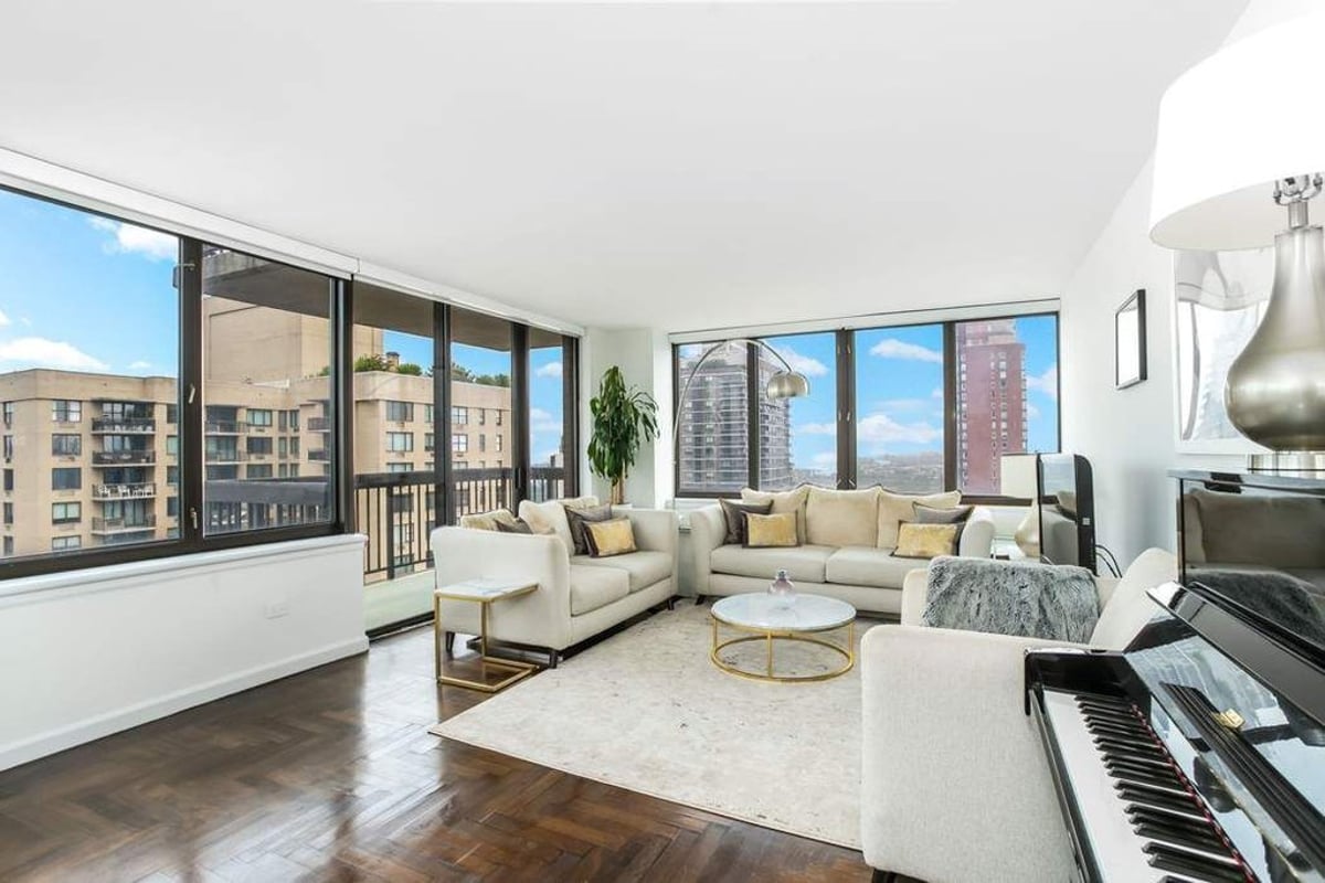 Photo for The Oxford - 422 East 72nd Street Condominium in Upper East Side, Manhattan