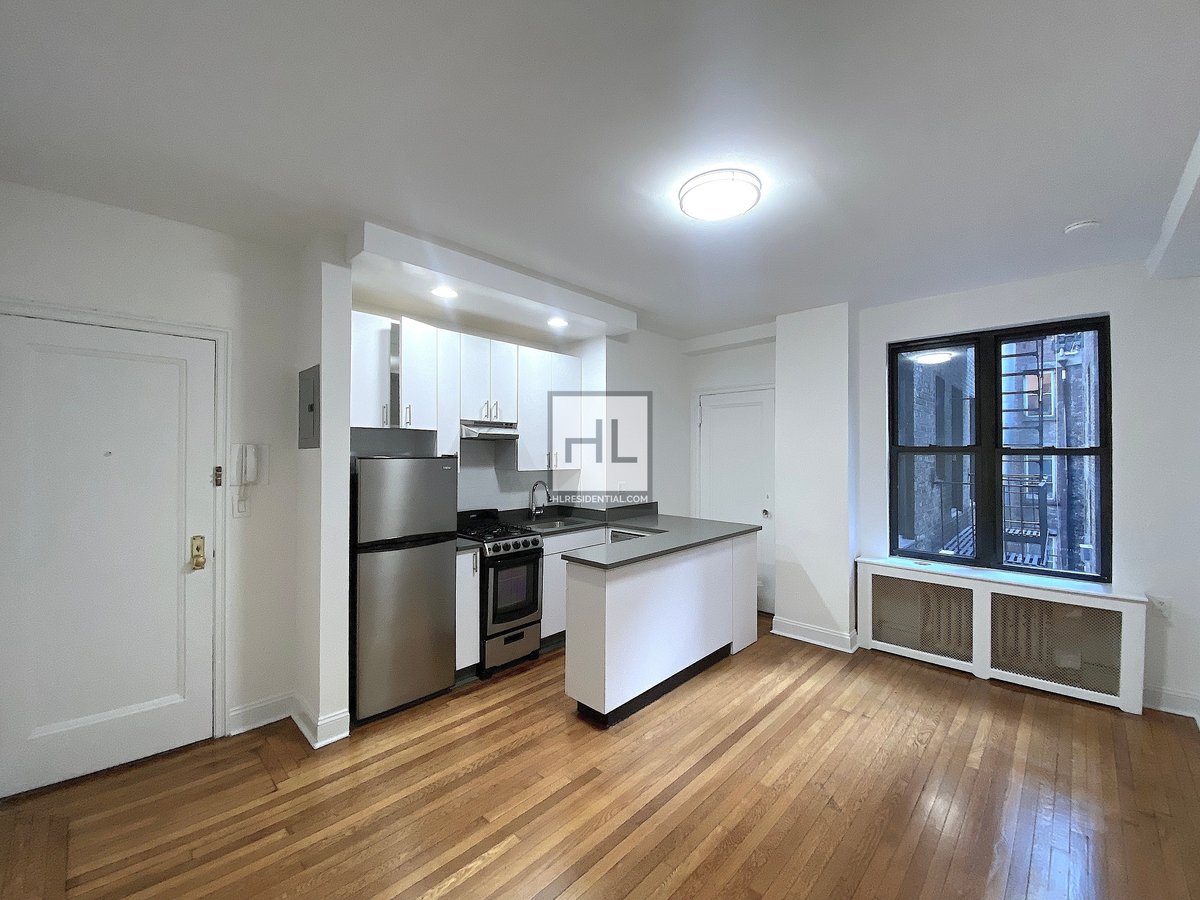 Photo for 140 East 46th Street - 140 East 46th Street Rental Building in Turtle Bay, Manhattan