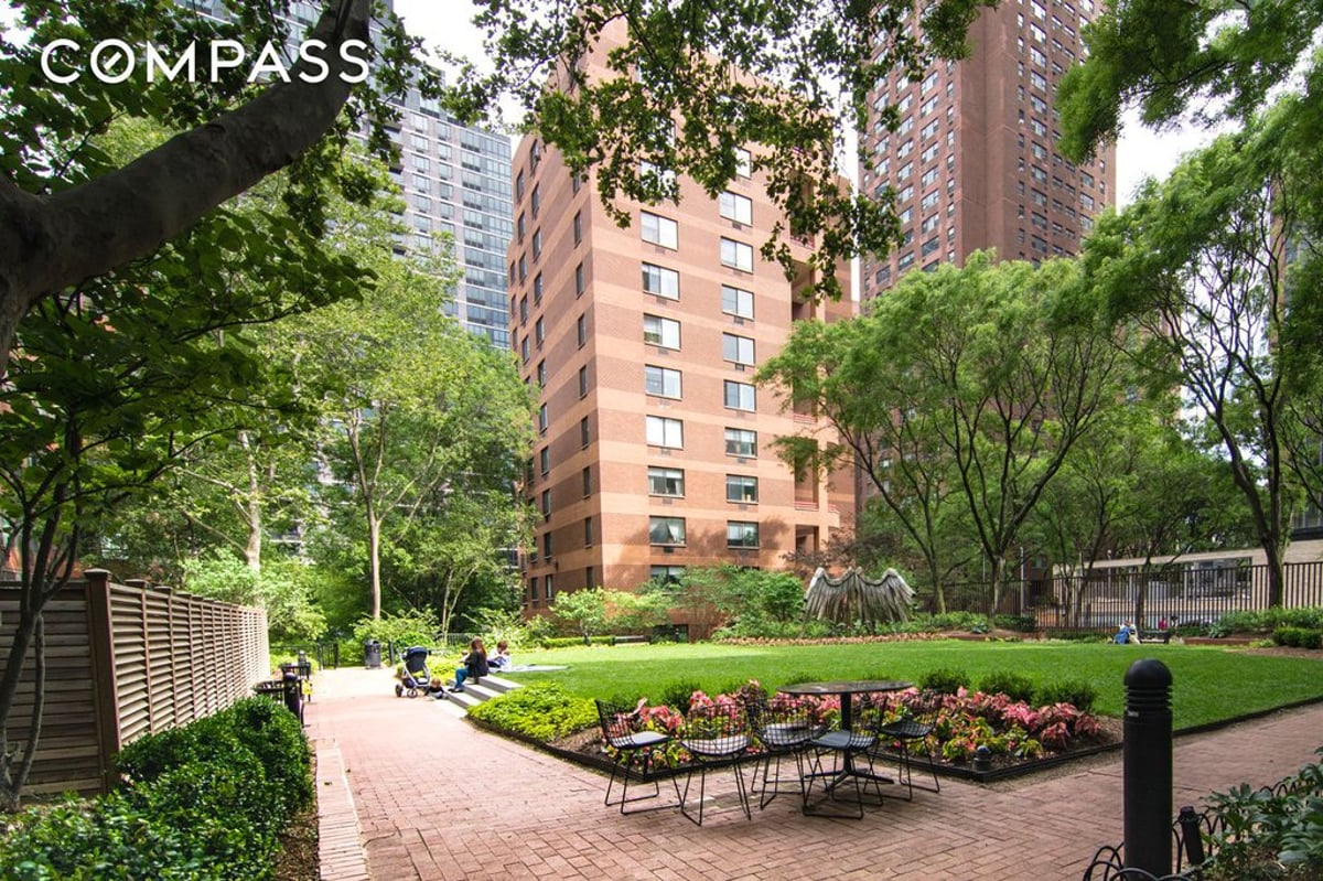 Photo for Carnegie Park Condominium - 200 East 94th Street Condominium in Upper East Side, Manhattan