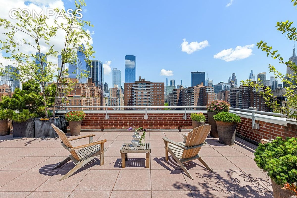 Photo for London Towne House - 360 West 22nd Street Condominium in Chelsea, Manhattan