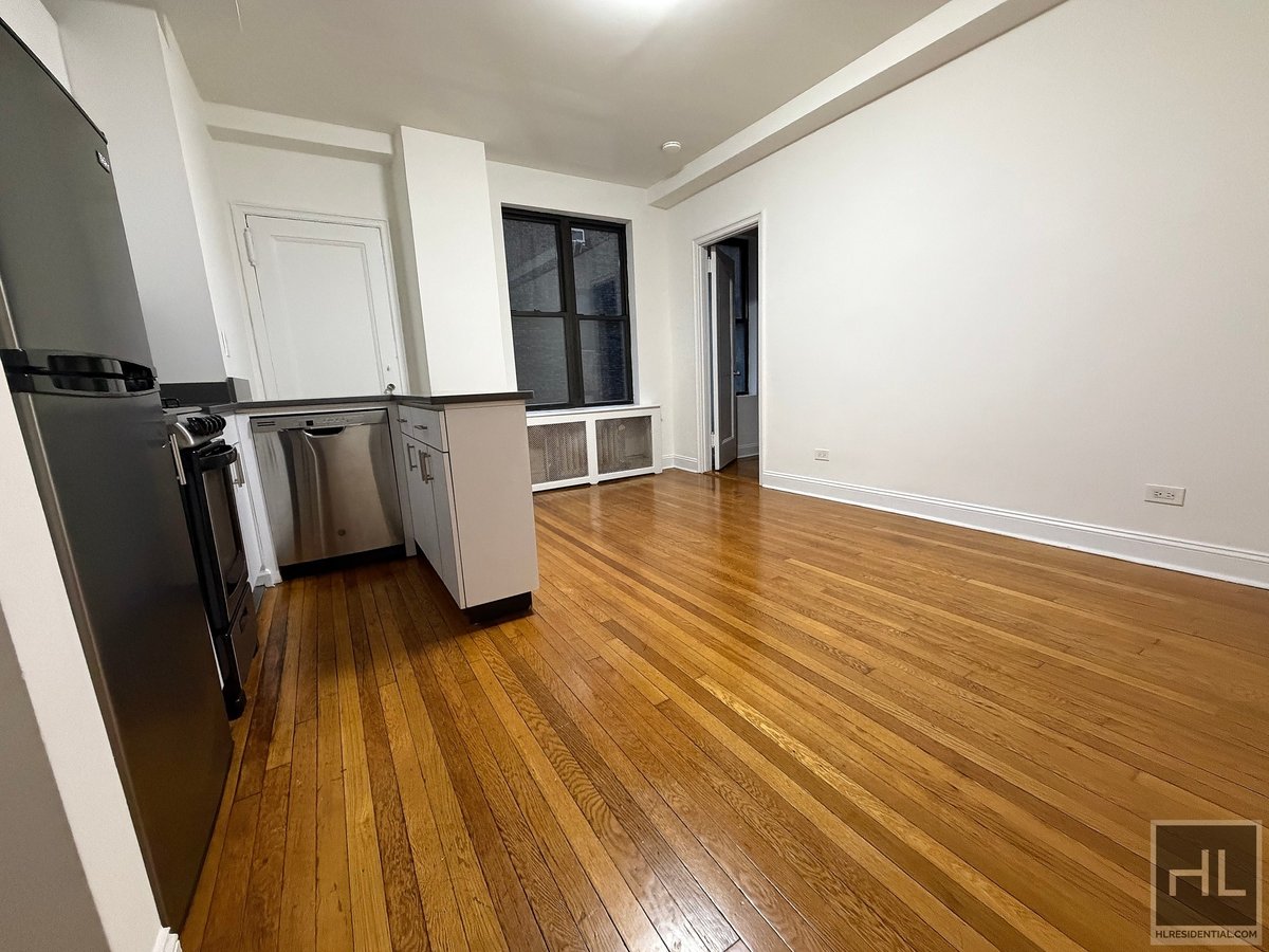 Photo for 140 East 46th Street - 140 East 46th Street Rental Building in Turtle Bay, Manhattan