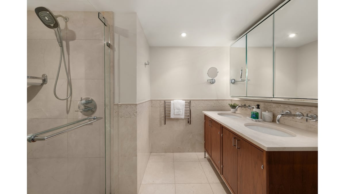 Photo for Manhattan House - 200 East 66th Street Condominium in Upper East Side, Manhattan