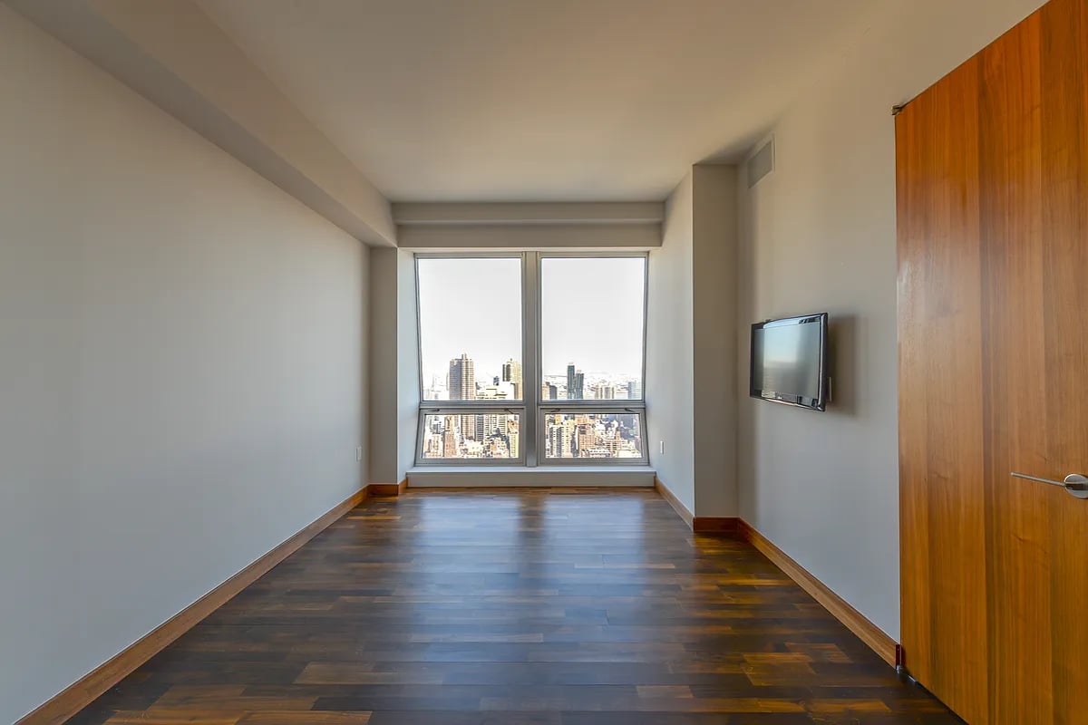 Photo for The Residences at 400 Fifth Avenue - 400 Fifth Avenue Condominium in Murray Hill, Manhattan