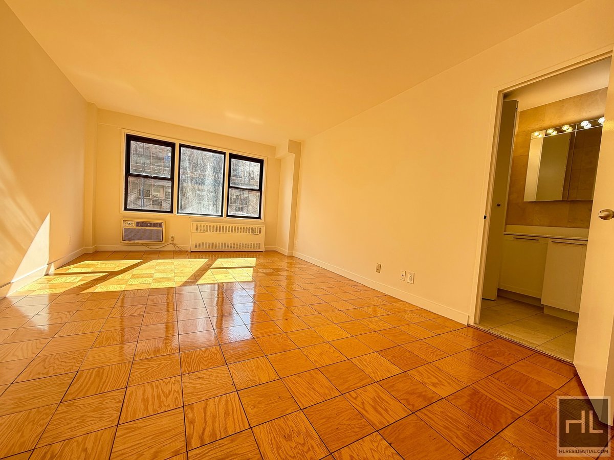 Photo for Wimbledon Tower - 236 East 36th Street Rental Building in Murray Hill, Manhattan