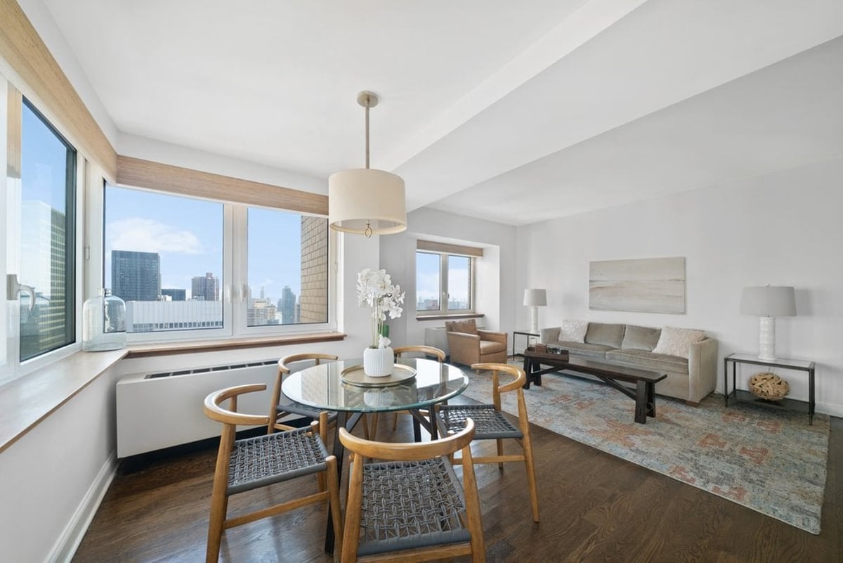 Photo for 425 Fifth Avenue - 425 Fifth Avenue Condominium in Murray Hill, Manhattan